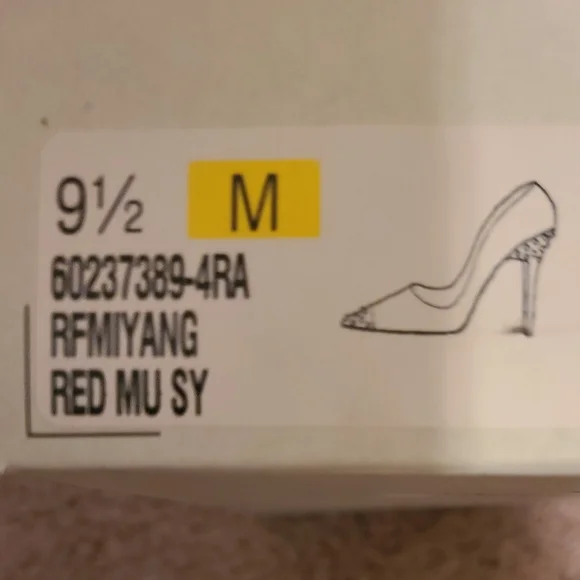 Rachel by Rachel Roy Heels - Picture 2 of 12